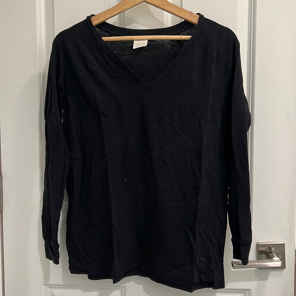 VS PINK LIGHTWEIGHT BLACK LONG SLEEVE V NECK SLEEP SHIRT